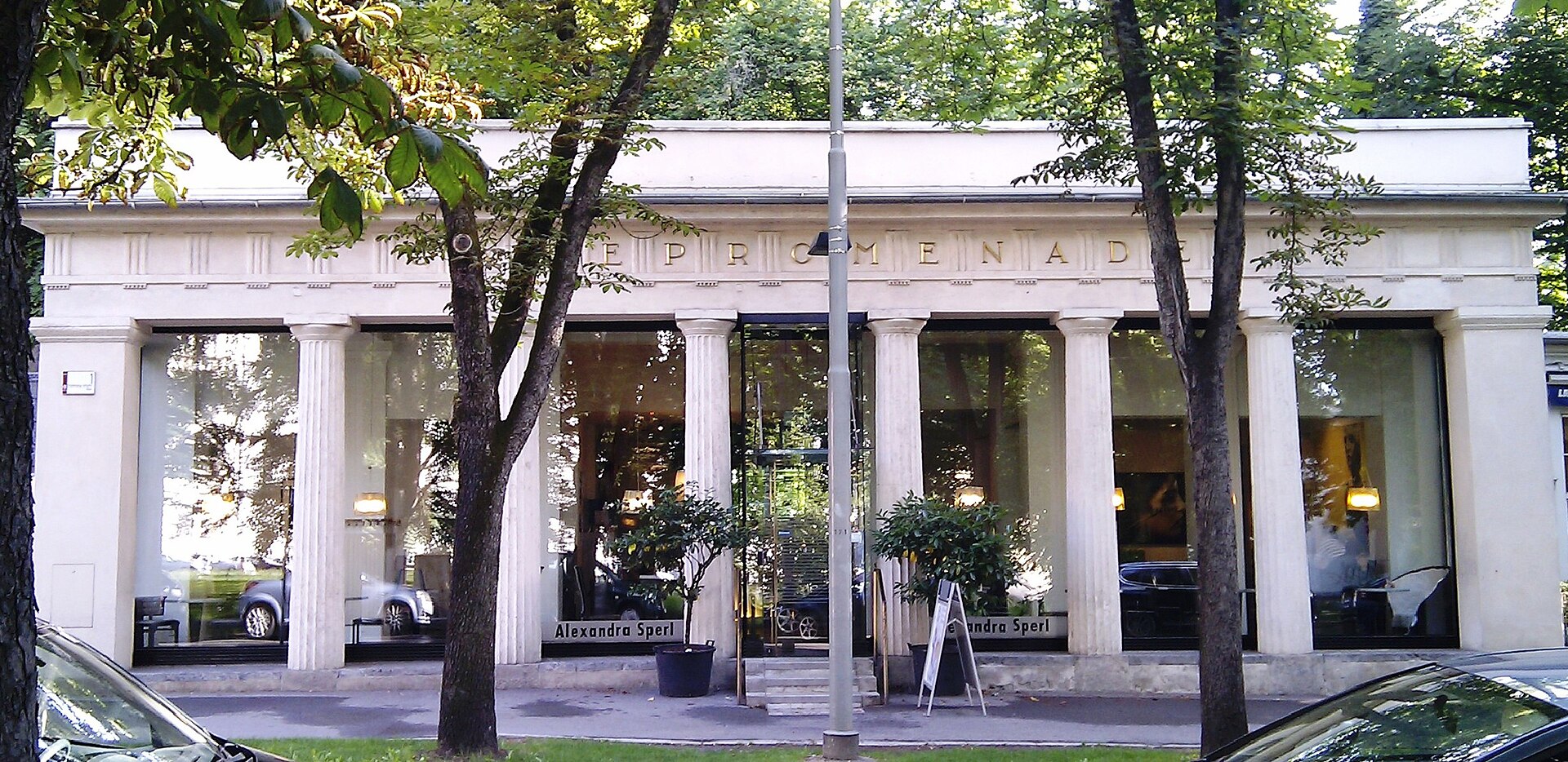 Promenade Bar